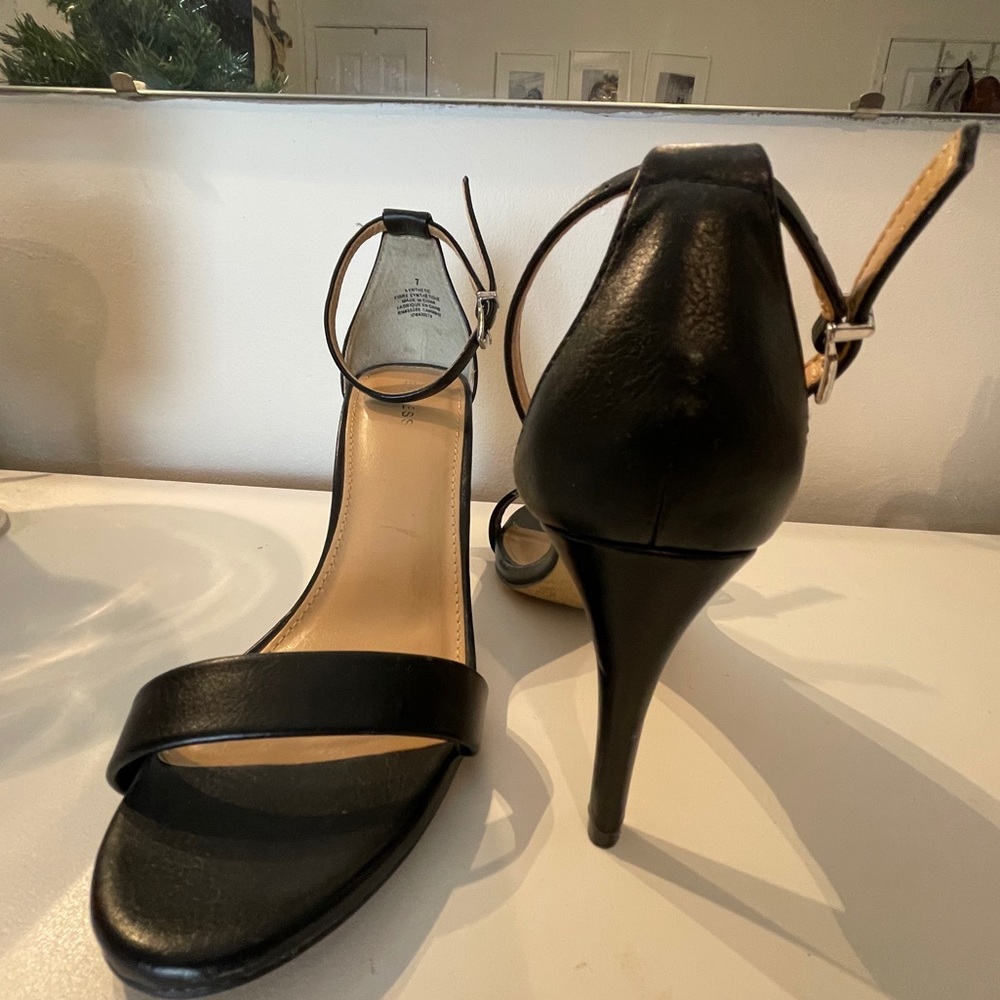 Black size 7 Express heels